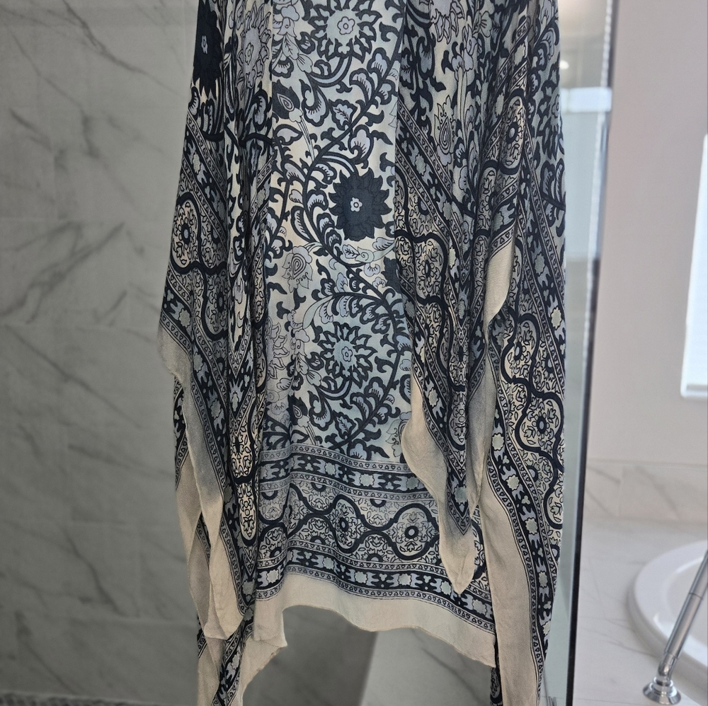 Free People Boho Floral Print Womens Kimono Cover-Up in Navy and Cream - Picture 5 of 13